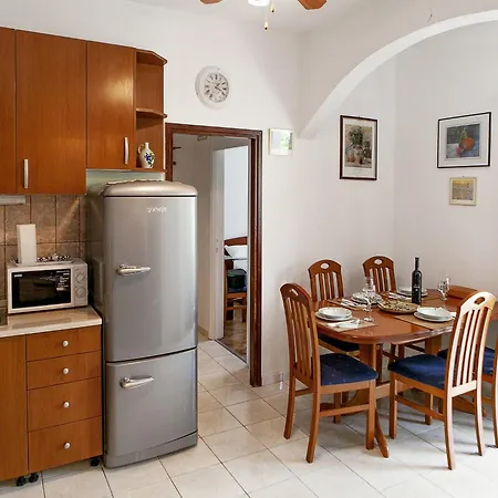 Countryside Getaway Close To The River And The Sea