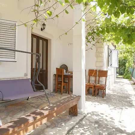 Countryside Getaway Close To The River And The Sea *