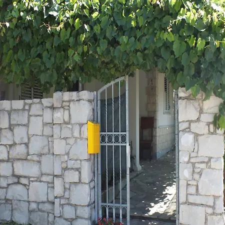 Countryside Getaway Close To The River And The Sea