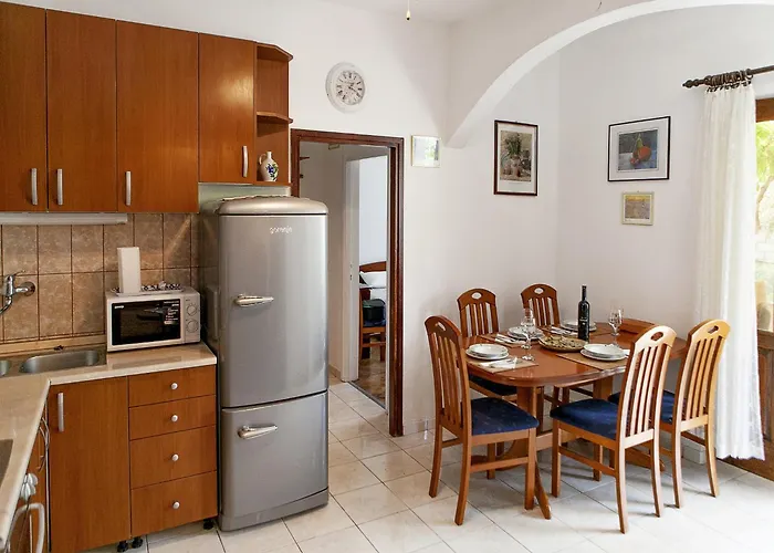 Countryside Getaway Close To The River And The Sea