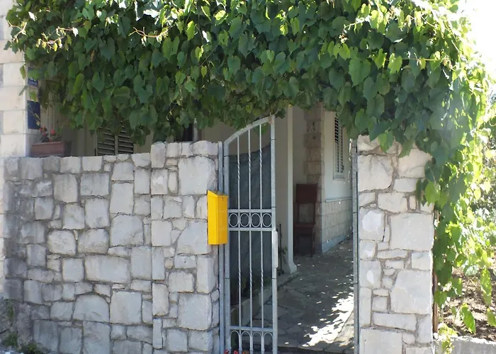 Countryside Getaway Close To The River And The Sea